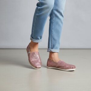 TOMS - WOMENS CLASSIC CANVAS SLIPON SHOES IN PINK GLITTER 8